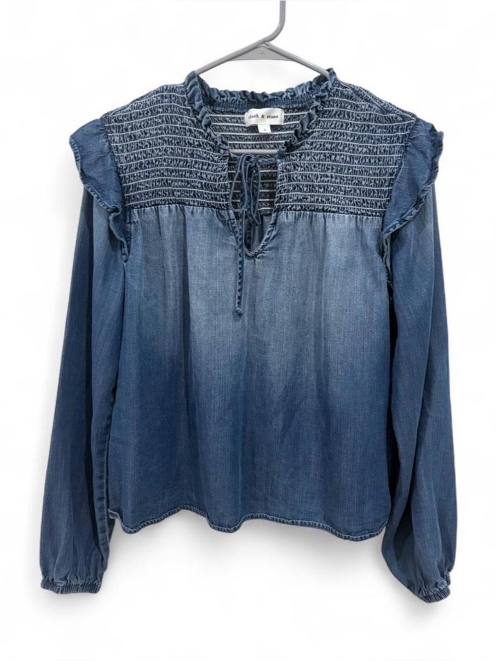Anthropologie Cloth & Stone Smocked
Yoke Chambray Ruffle Tie Neck Blouse Small